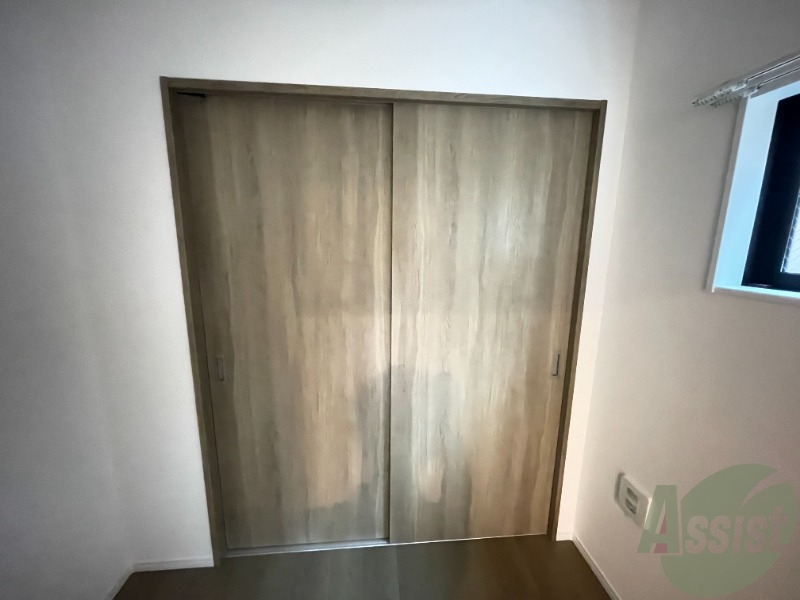 収納　洋室にあるクローゼットです。両開きになっています。
