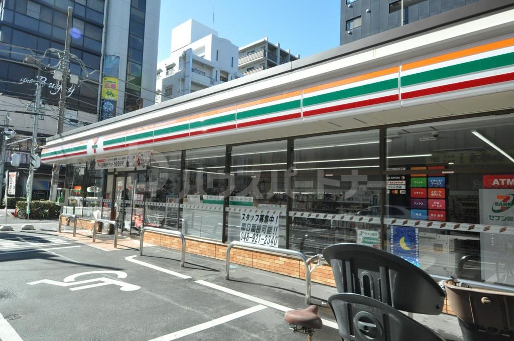 コンビニ　セブンイレブン草加氷川町店（コンビニ）まで150m