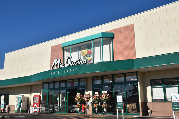 スーパー　ユーコープミアクチーナ鶴巻店（スーパー）まで995m