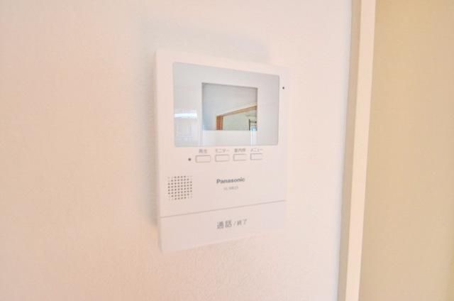 セキュリティ　モニター付きインターホンで来訪者を事前にチェック♪