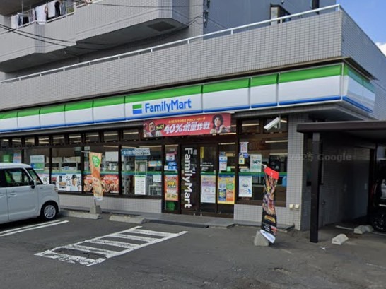 コンビニ　ファミリーマート札幌北22条東18丁目店（コンビニ）まで268m