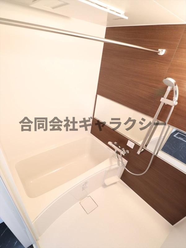 バス・シャワールーム　清潔感のあるバスルーム