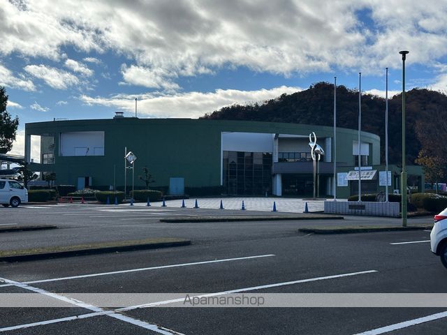 その他　各務原市役所スポーツ施設市民プール（その他）まで749m