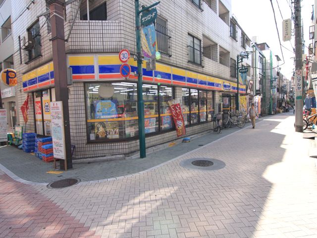コンビニ　ミニストップ 北千住店（コンビニ）まで381m