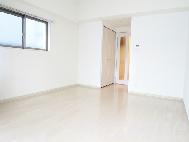 居室・リビング　２面採光の明るいお部屋です