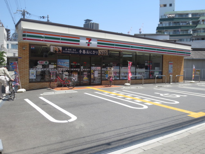 コンビニ　セブンイレブン（コンビニ）まで197m