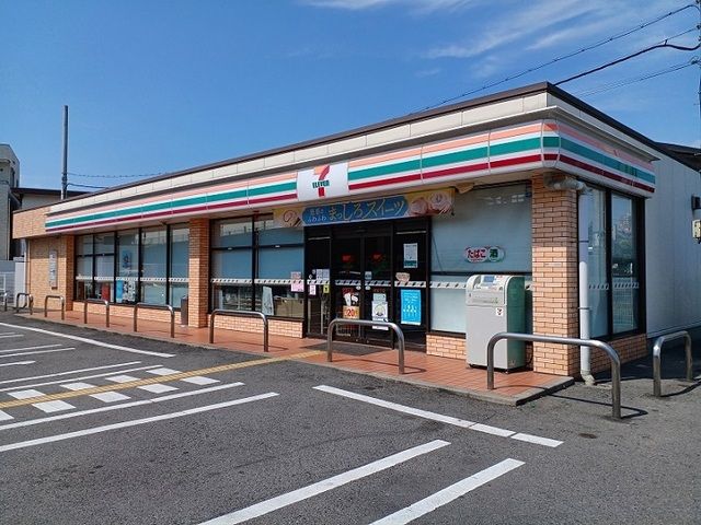 コンビニ　セブンイレブン様（コンビニ）まで220m