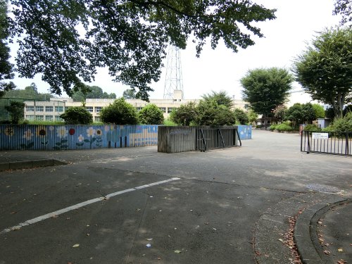 小学校　鶴ヶ島市立杉下小学校（小学校）まで649m