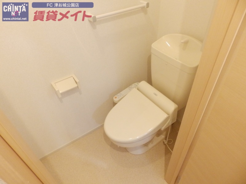 トイレ　同型反転タイプ