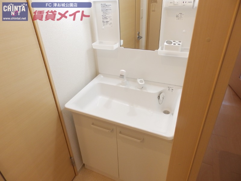 洗面設備　同型反転タイプ