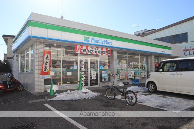 コンビニ　ファミリーマート（コンビニ）まで118m