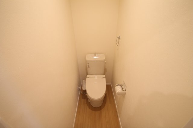 トイレ　別号室の写真です。