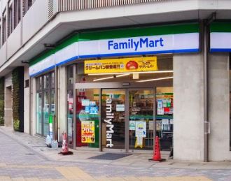 コンビニ　ファミリーマート駒込霜降橋店（コンビニ）まで218m