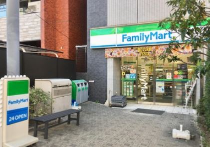 コンビニ　ファミリーマート駒込本郷通り店（コンビニ）まで355m