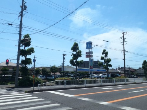 コンビニ　ローソン 港区川西通店（コンビニ）まで101m
