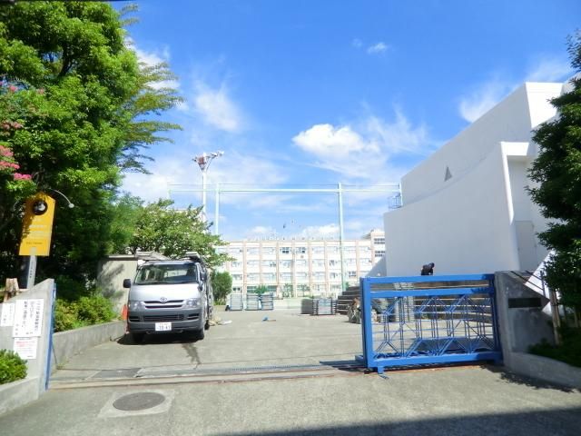 中学校　東綾瀬中学校（中学校）まで70m