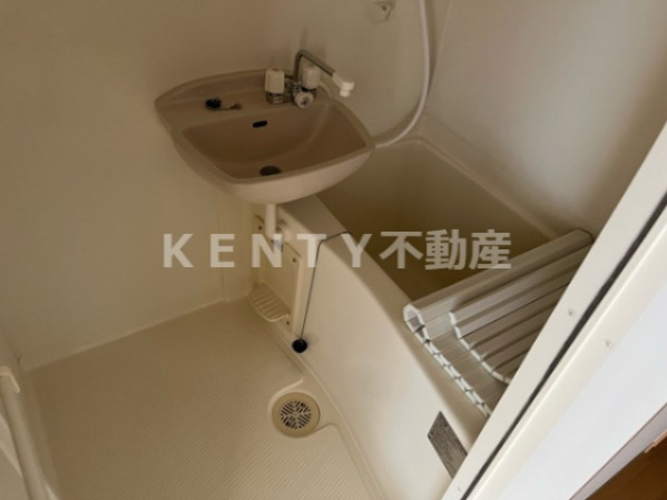 バス・シャワールーム　コンパクトで使いやすいお風呂です