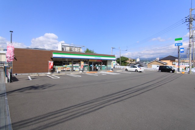 コンビニ　ファミリーマート東温市北方店（コンビニ）まで250m