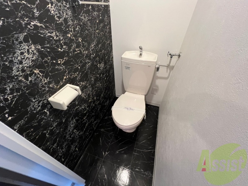 トイレ　こちらはトイレです。清潔感があり、安心して使用できます。