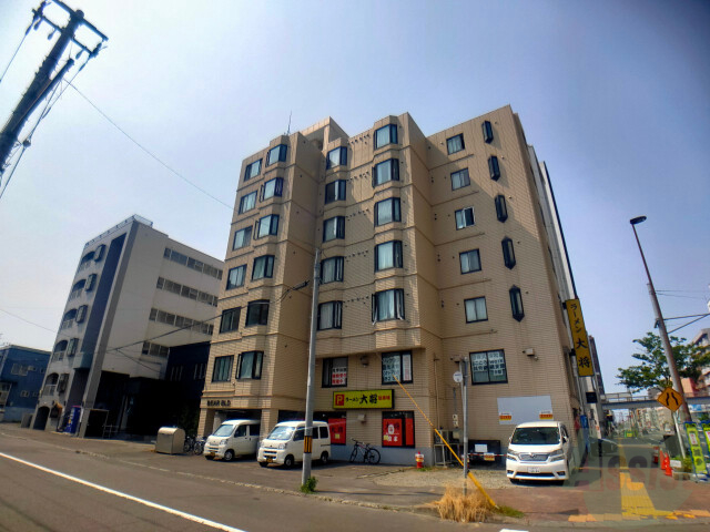 建物外観　札幌市北区北１８条西「ＳＥＲＡＭＢＬＤ北大通」