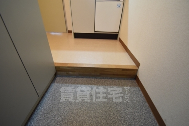 ＪＲ東海道本線 六甲道駅 徒歩5分 7階建 築31年の玄関写真