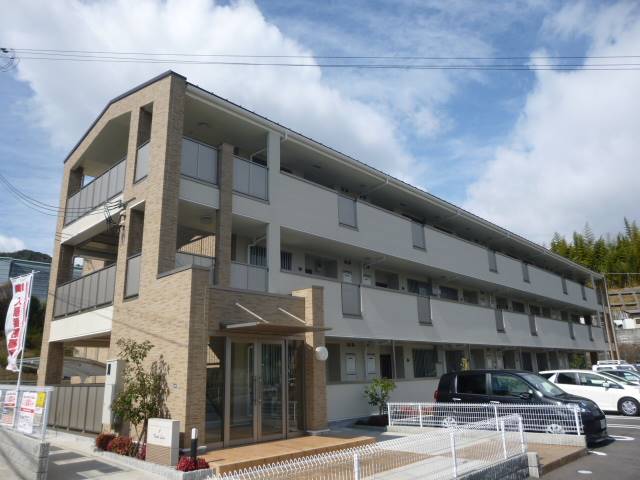 建物外観　建設中