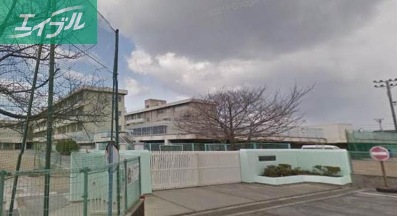 小学校　岡山市立芳泉小学校（小学校）まで869m