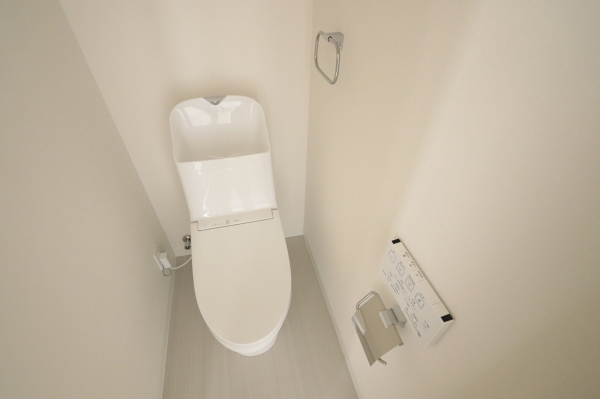 トイレ　温水シャワー付きトイレです