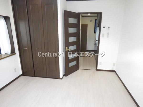 居室・リビング　２面に窓のあるお部屋です