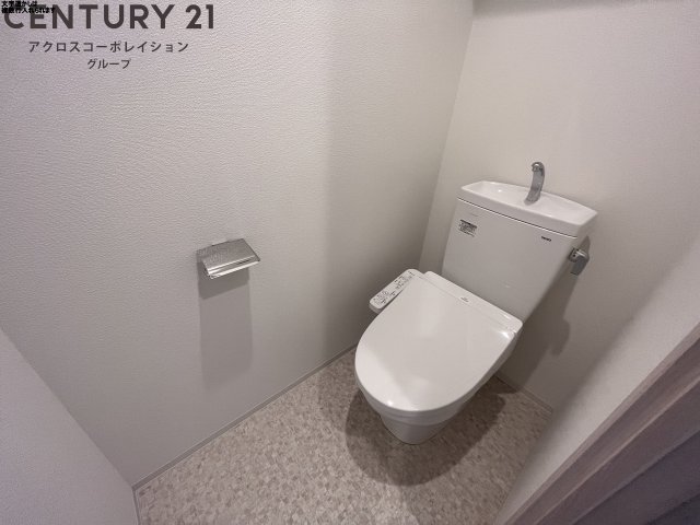トイレ　温水洗浄便座付きのトイレです♪