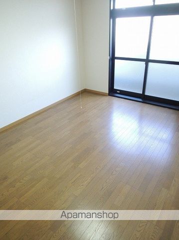 レオパレスシャルマンの居間写真