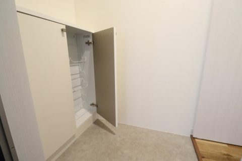 玄関　同物件他部屋です