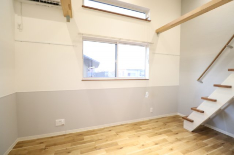 居室・リビング　同物件他部屋です