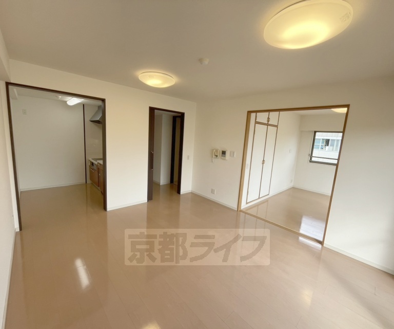 ＪＲ片町線 藤阪駅 徒歩27分 6階建 築21年の居間写真