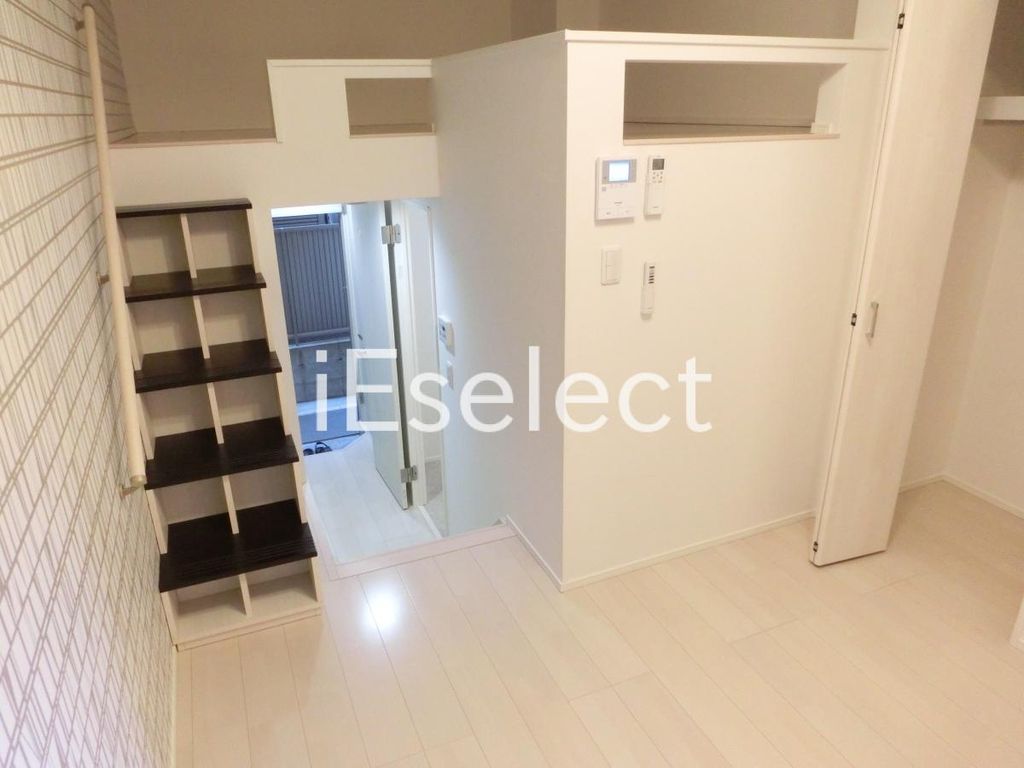 居室・リビング　白を基調にした明るいお部屋です。