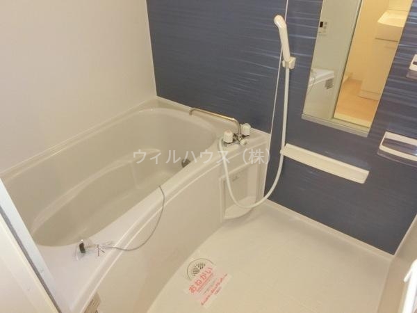 バス・シャワールーム　浴室乾燥機、追い焚き機能付きバス！