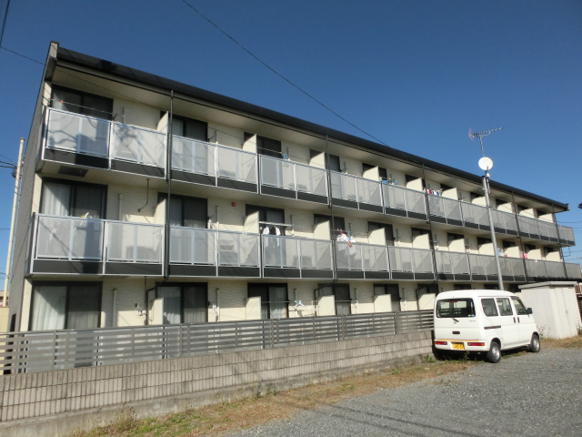 東松山市大字西本宿のマンションの建物外観