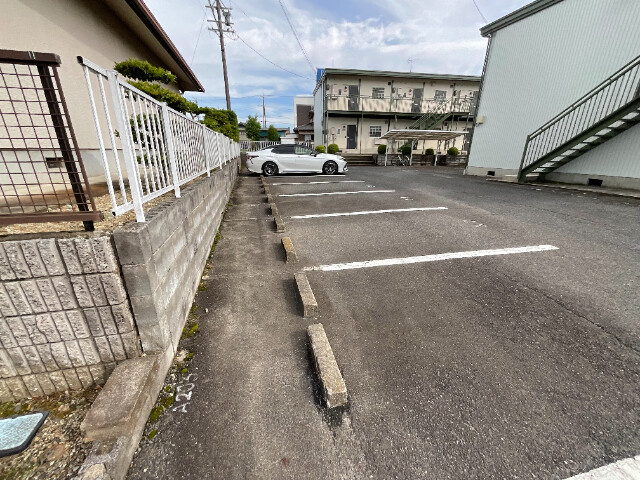 【可児市今渡のアパートの駐車場】