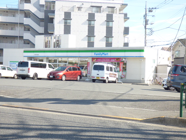 コンビニ　ファミリーマート日野甲州街道店（コンビニ）まで428m