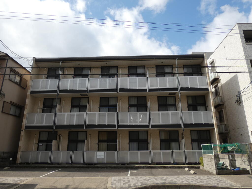 大阪市淀川区西三国のアパートの建物外観