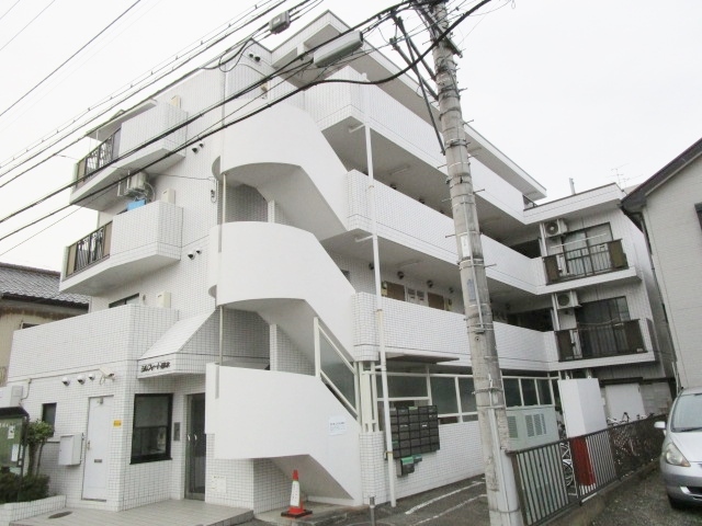 海老名市中新田のマンションの建物外観