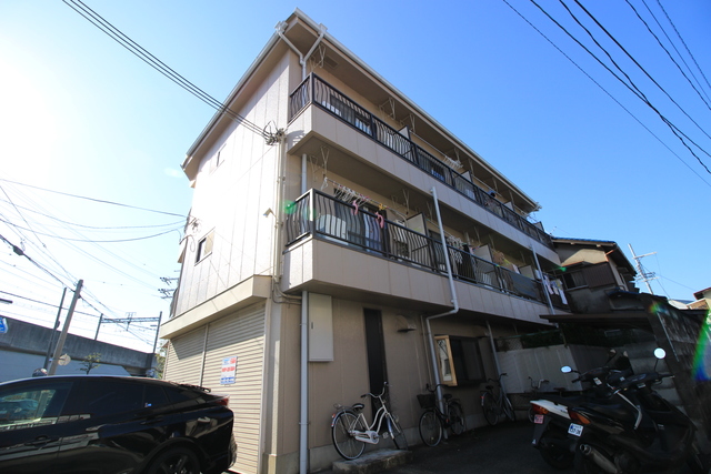 茨木市新庄町のマンションの建物外観
