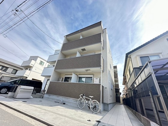 広島市中区江波本町のアパートの建物外観