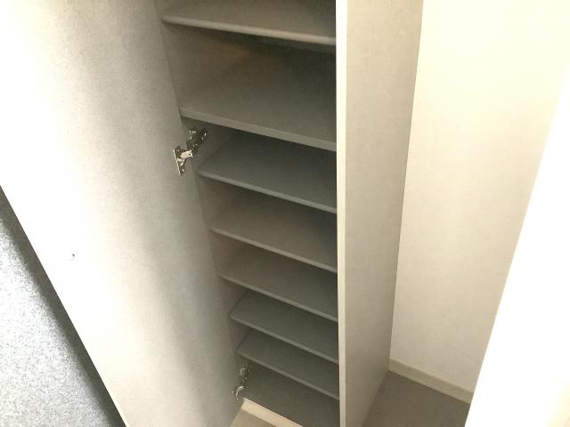 フルース ベルグA棟の玄関写真