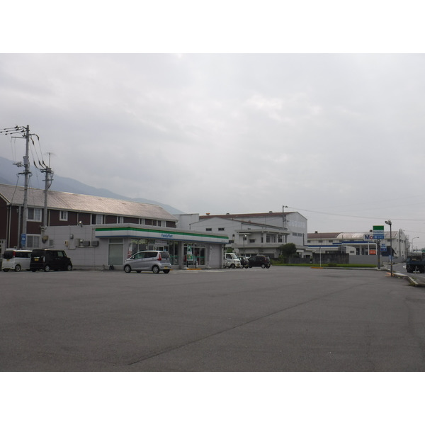 コンビニ　ファミリーマート土居インター店（コンビニ）まで597m