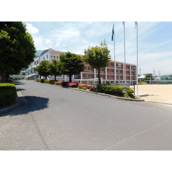 中学校　四国中央市立三島南中学校（中学校）まで2832m