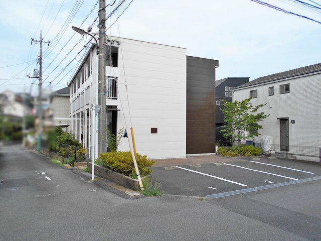 【レオパレス玉川学園の建物外観】