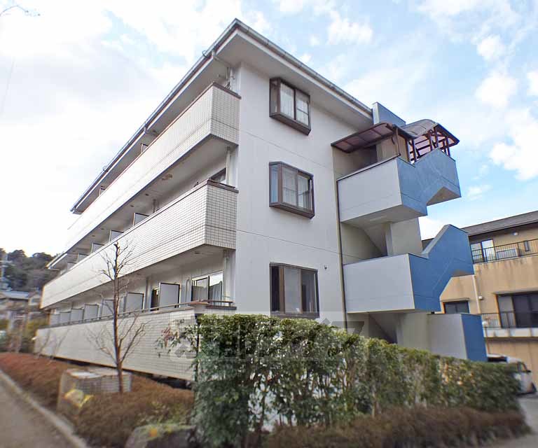 京都市左京区静市市原町のマンションの建物外観