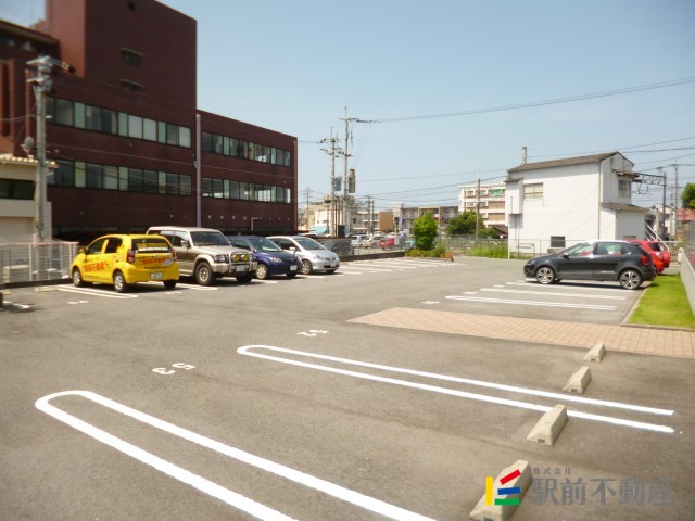 【プロヌーブ柿園町Ａ棟の駐車場】