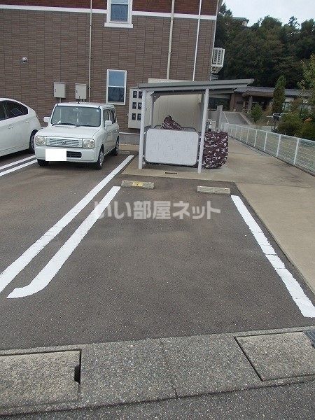 【加賀市大菅波町のアパートの駐車場】